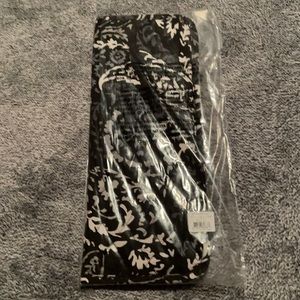 NWT Vera Bradley flatiron carrier paisley noir